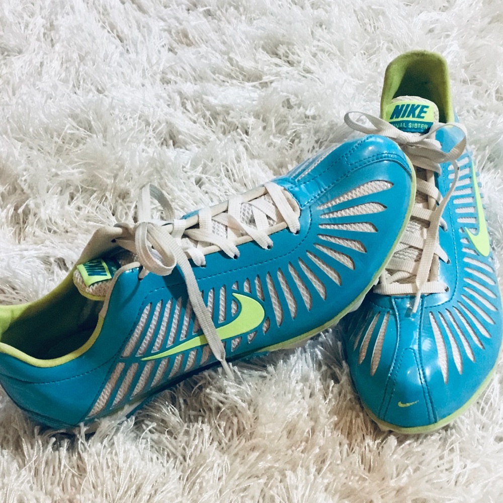 NIKE Women’s size 8.5 RIVAL SISTER TRACK CLEATS